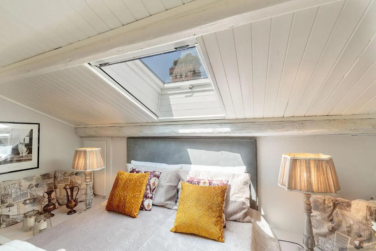 Casa Rosalba, Spacious Home With Elevator Along Via Guinigi Inside The Lucca Walls 0*,